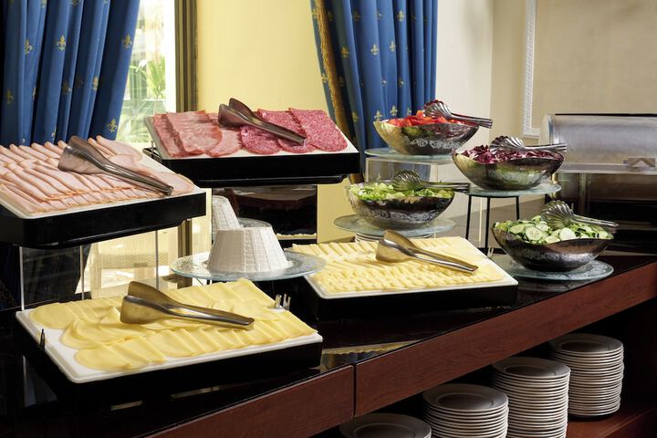 Dining 50 of 58