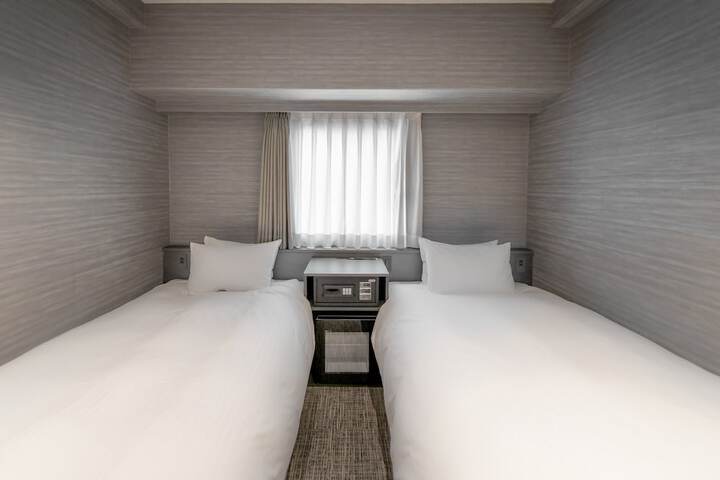 Room 12 of 53