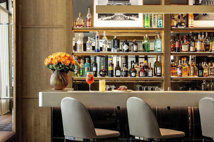 Lounge 74 of 91