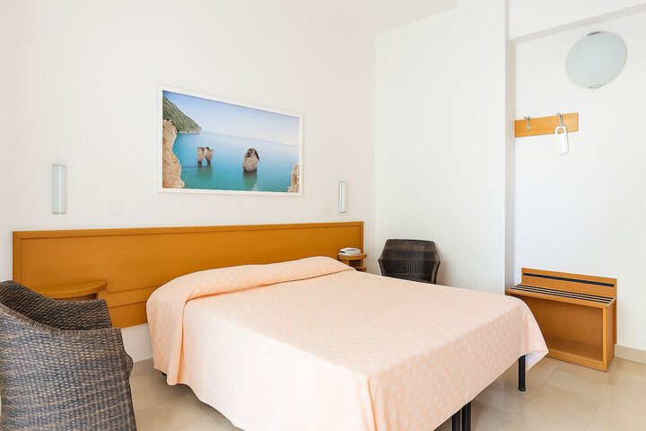 Room 4 of 13