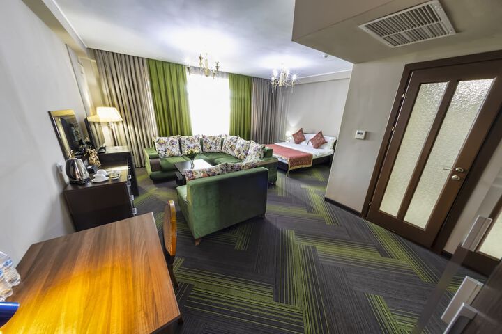 Room 13 of 35