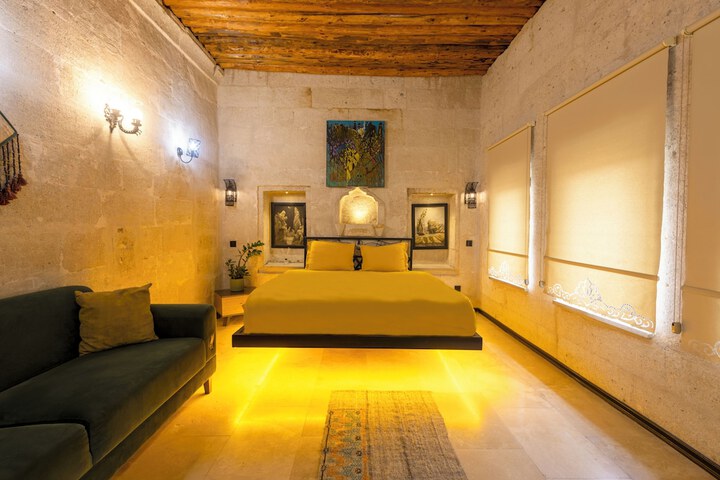 Room 10 of 98