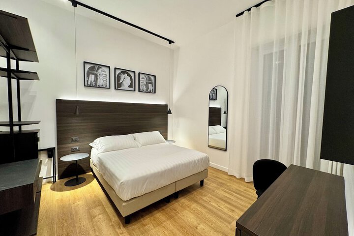 Room 6 of 33
