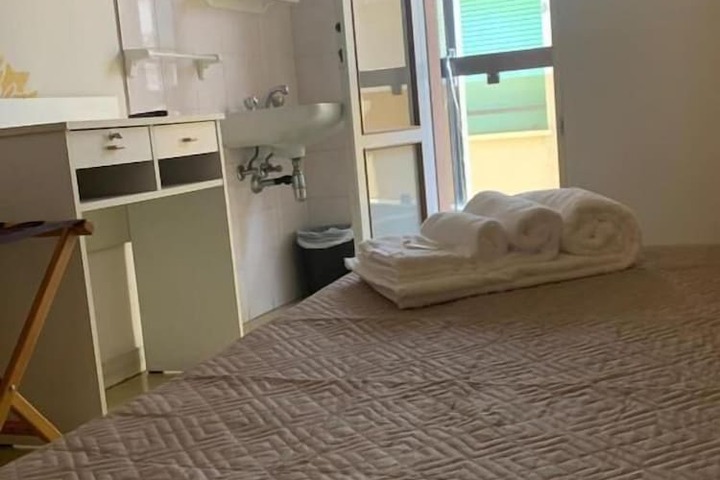 Room 8 of 17