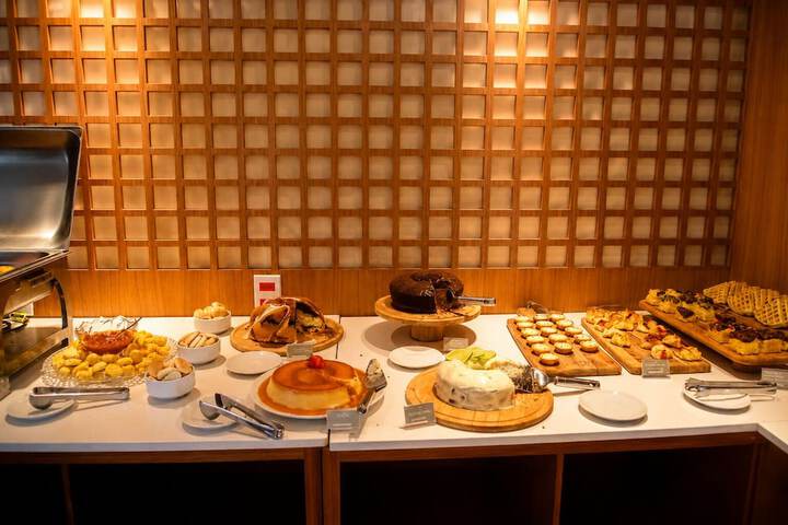 Breakfast/Coffee Service 75 of 82