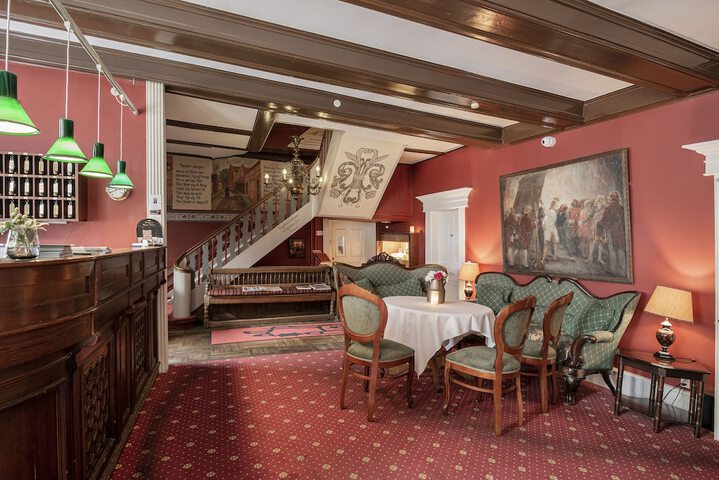 Entrance & Lobby
