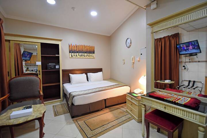 Room 14 of 65