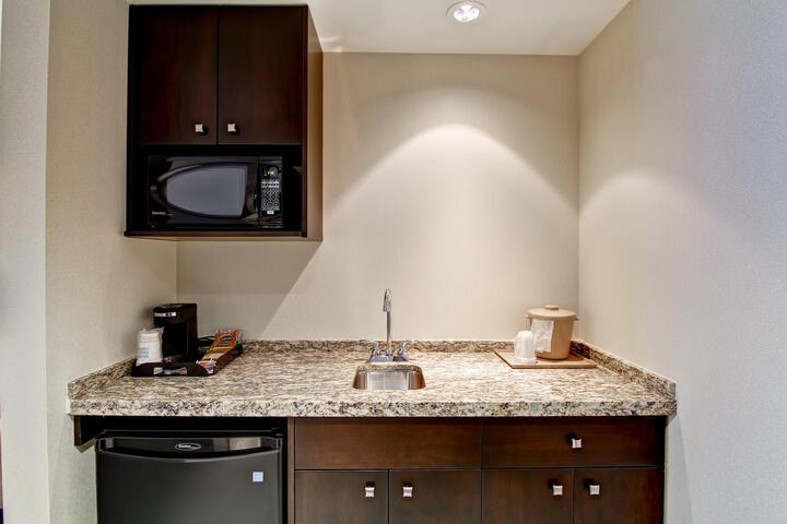 1 King Standard Accessible (17 of 17)