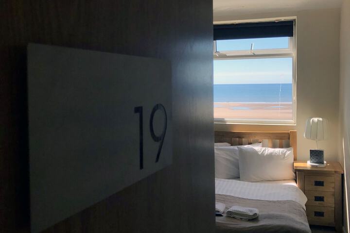 Room 15 of 62