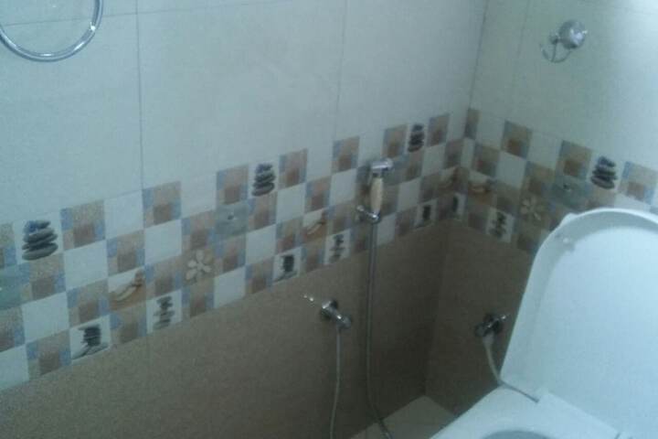 Room 5 of 25