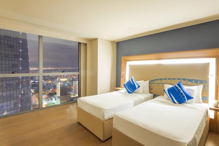 Room 21 of 176