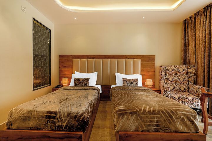 Room 8 of 25