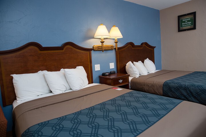 2 Queen Beds (2 of 16)