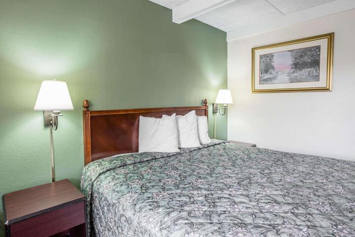 1 King Bed (1 of 8)