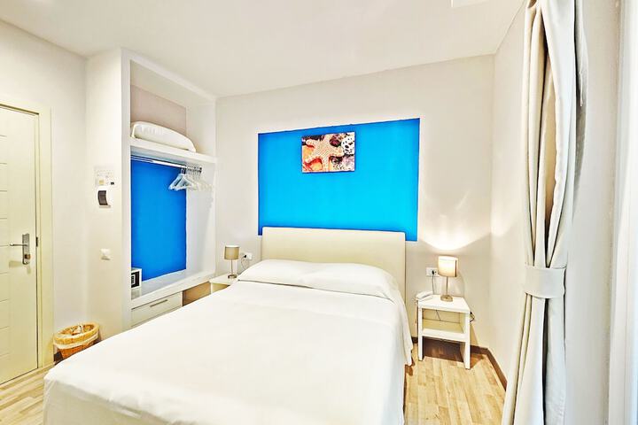 Room 42 of 82