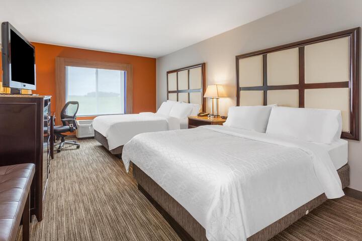 2 Queen Beds (4 of 7)
