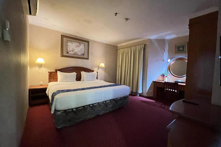 Room 1 of 12