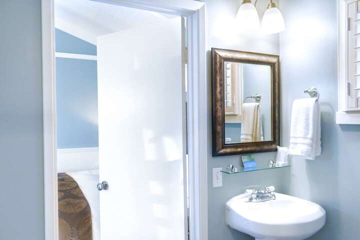 Bathroom sink