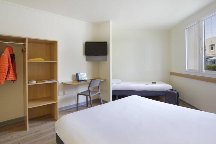 Room 13 of 36