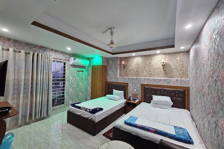 Room 5 of 15