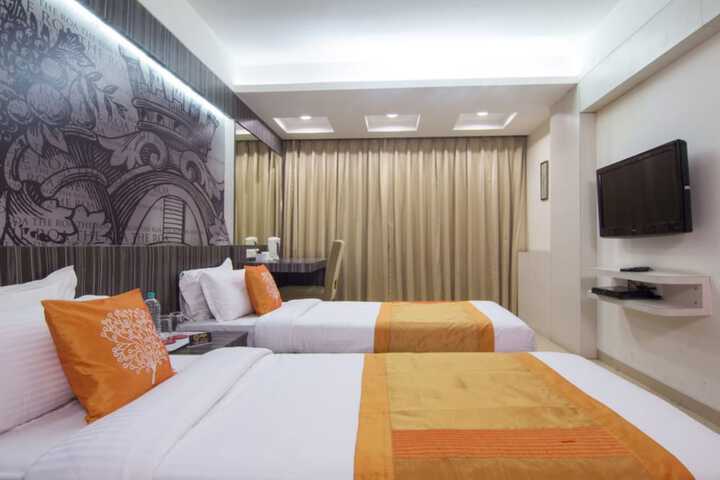 Room 11 of 35