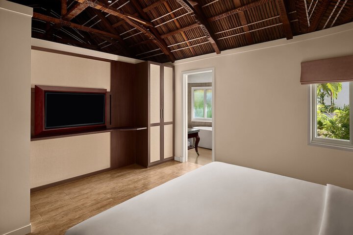 Room 35 of 102