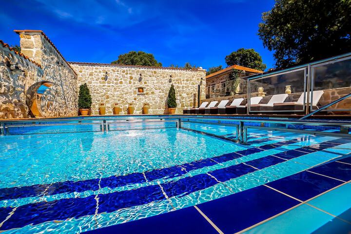 Pool 50 of 120