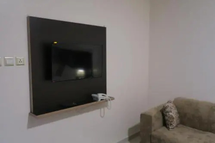 Room 5 of 12