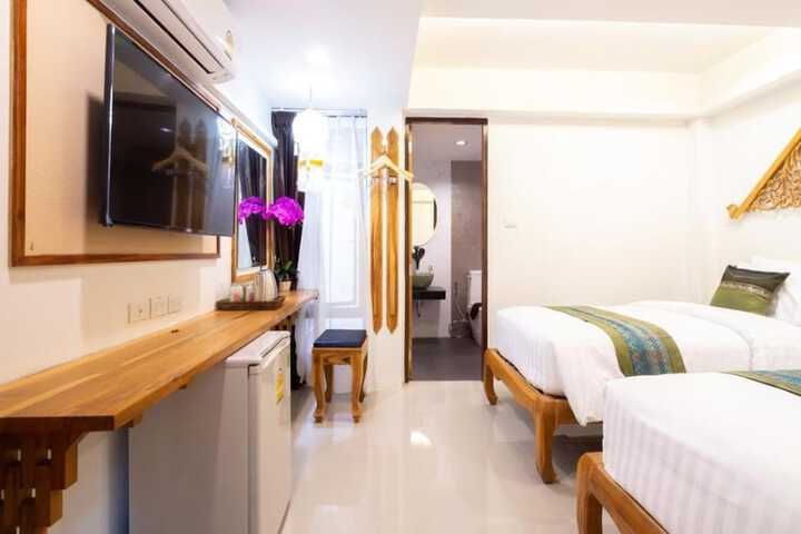 Room 11 of 29