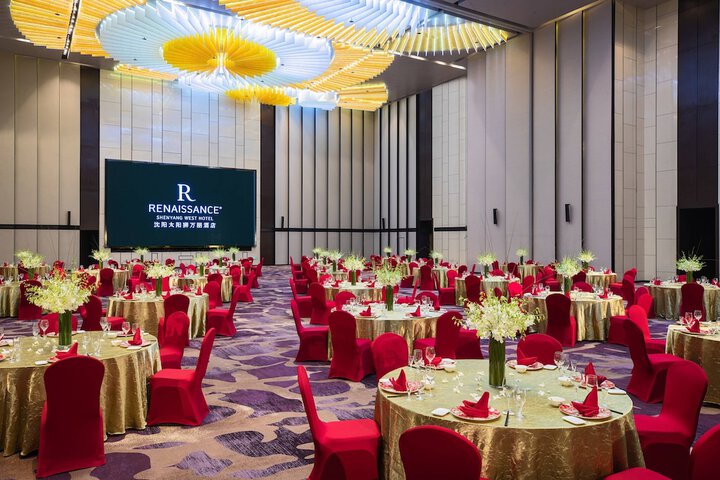 Ballroom/Hall 33 of 37