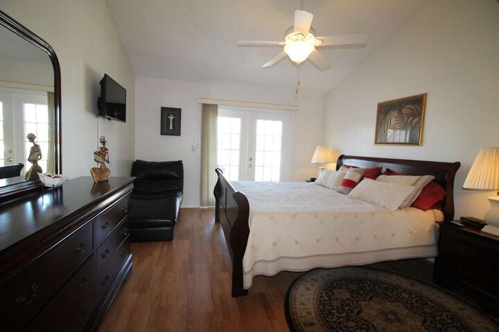 Room 6 of 195
