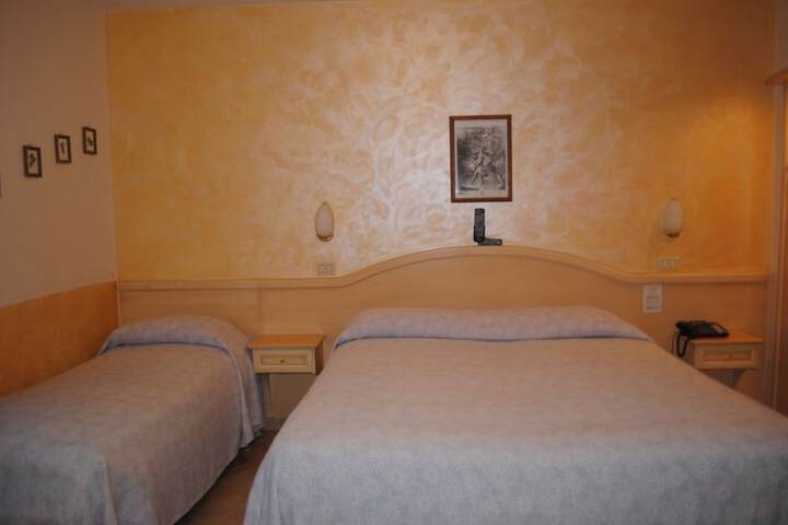 Room 10 of 26