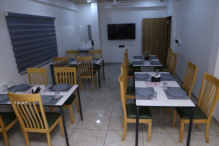 Dining 14 of 19