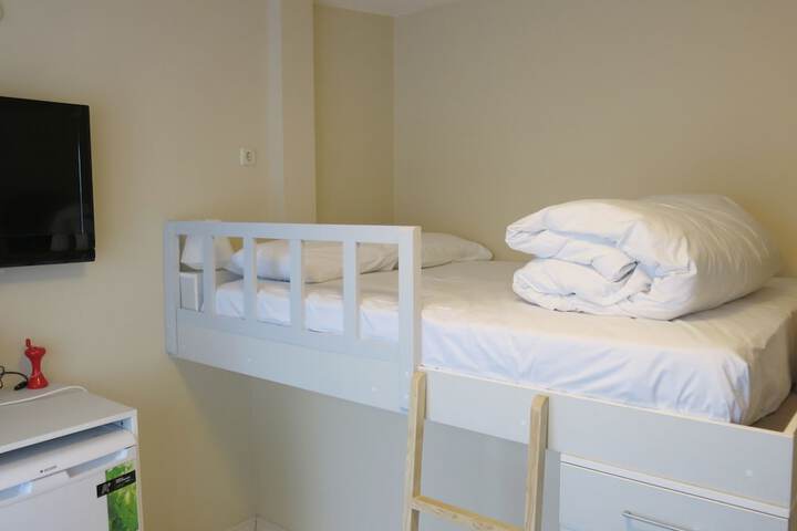 Room 3 of 44