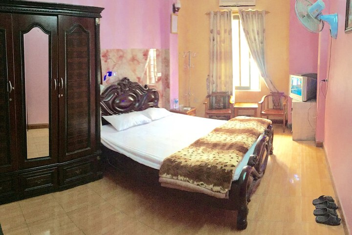 Room 4 of 12