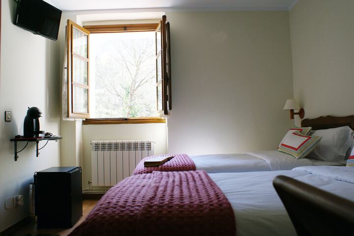 Room 3 of 27