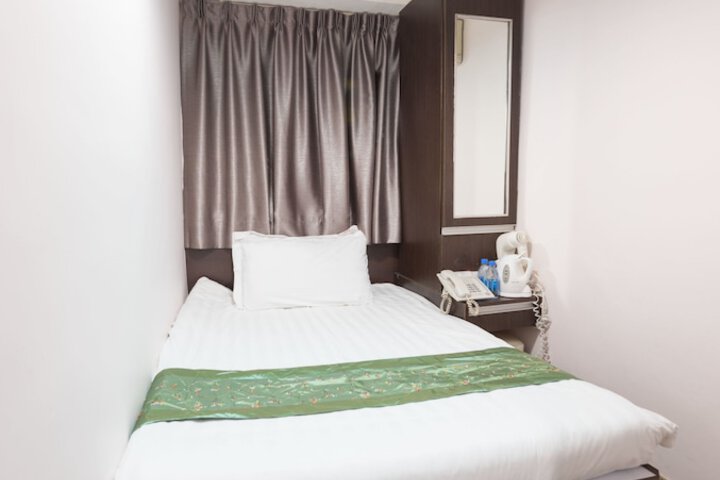 Room 10 of 33