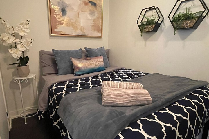 Room 2 of 27