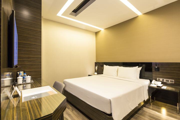 Room 7 of 62