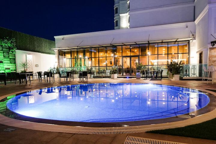 Pool 16 of 25