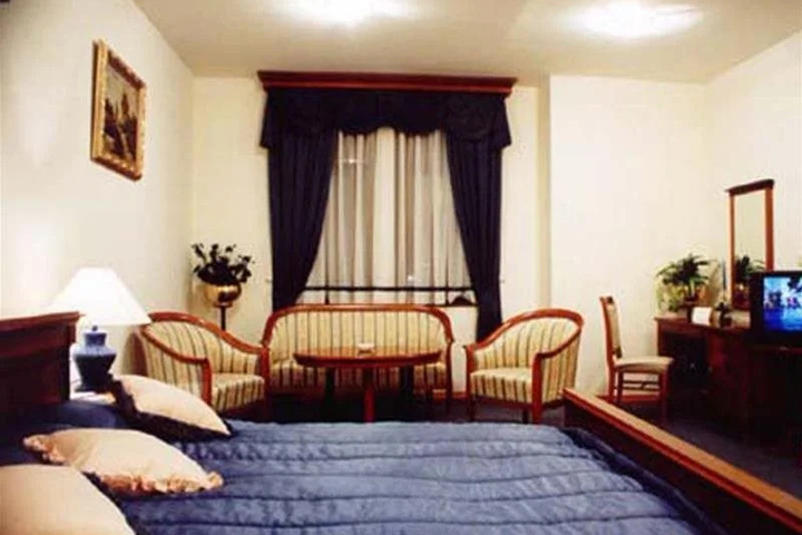 Room 6 of 23