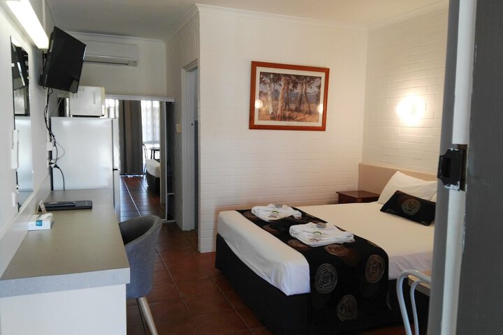 Room 2 of 74
