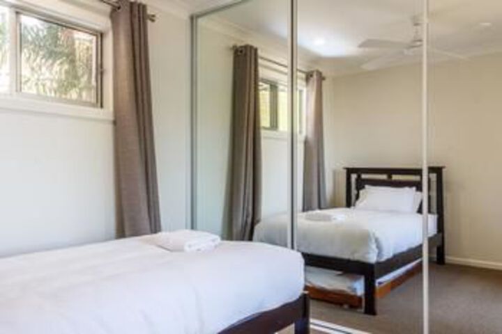 Room 6 of 12