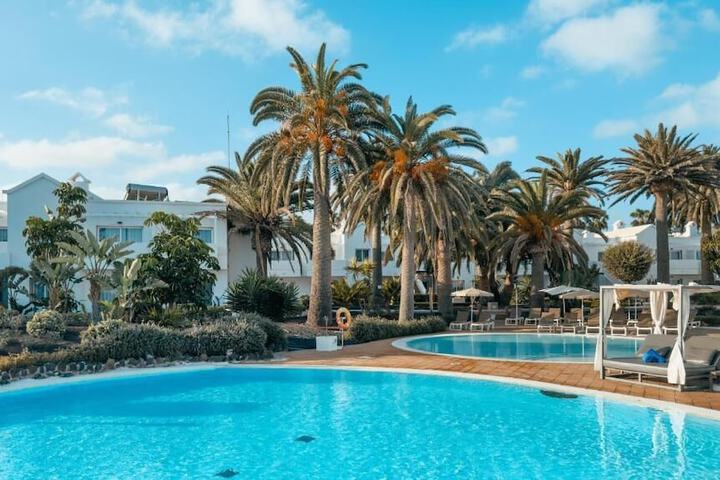 Hotel Pool