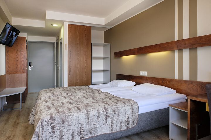 Room 16 of 83