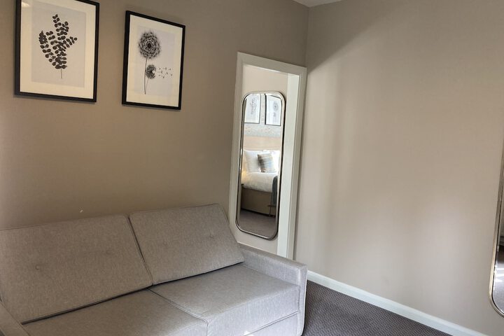 Room 8 of 33