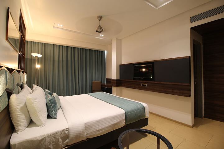 Room 10 of 19