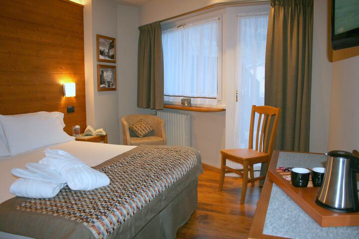 Room 7 of 32
