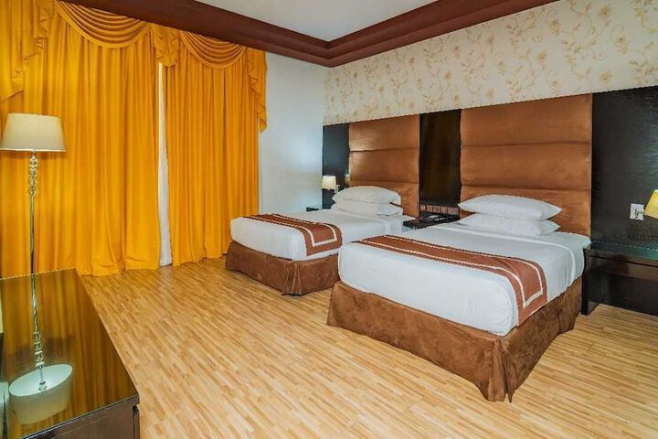 Room 4 of 11