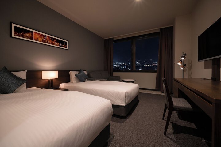 Room 16 of 66